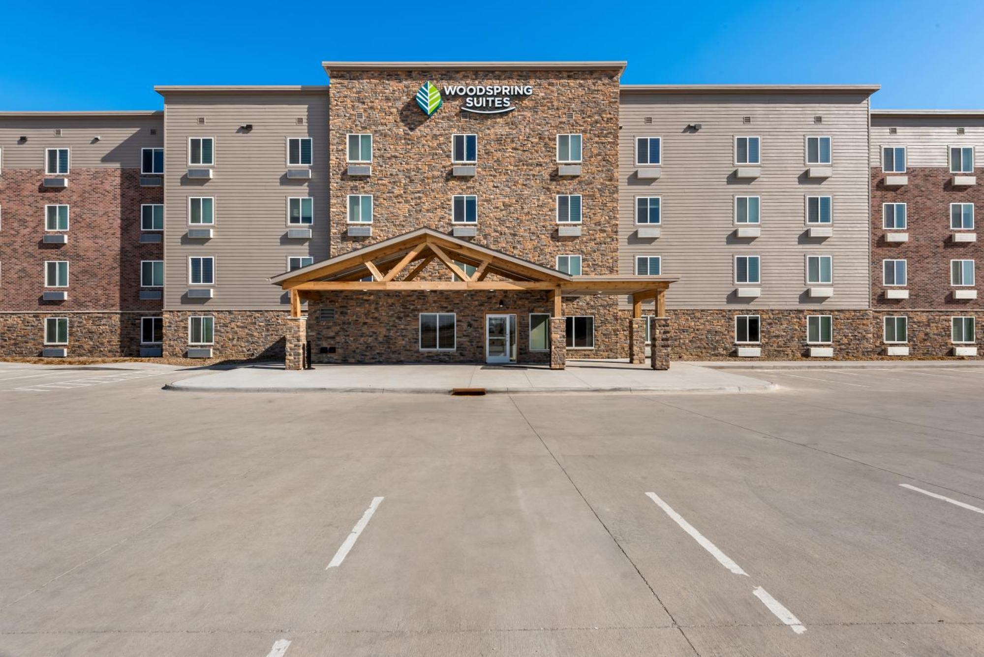 Woodspring Suites Coralville Iowa City Exterior foto