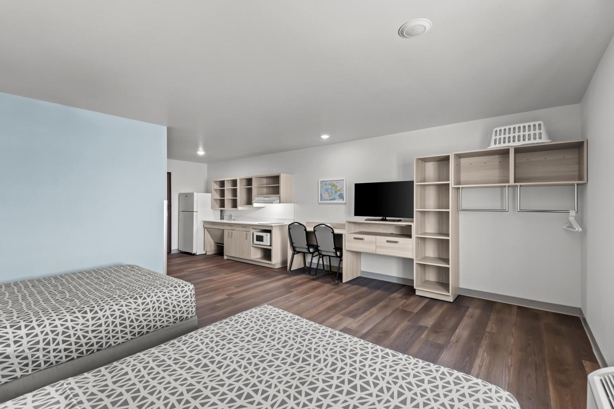 Woodspring Suites Coralville Iowa City Exterior foto
