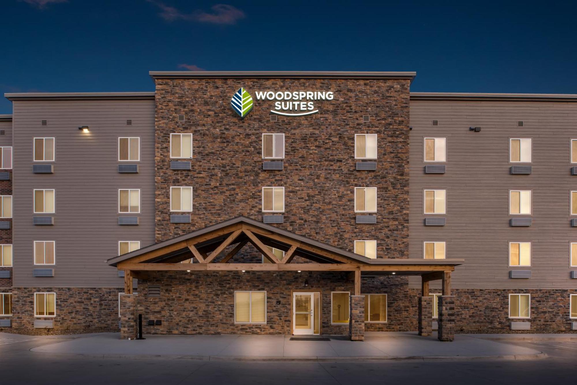 Woodspring Suites Coralville Iowa City Exterior foto